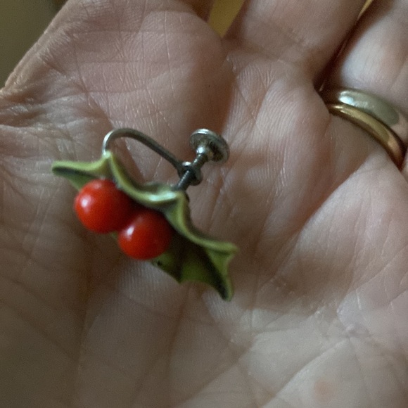 Vintage Christmas Holly and Berries Earrings screwbacks - Picture 6 of 10